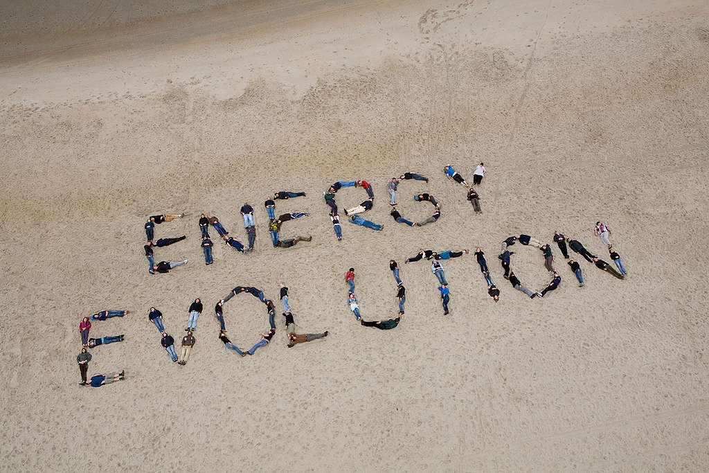 Energy Revolution Human Banner in the Netherlands. © Laura Lombardi