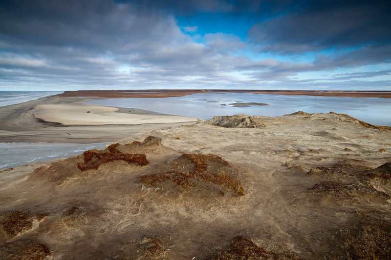 Smältande permafrost i Jamalhalvön, Arktis.