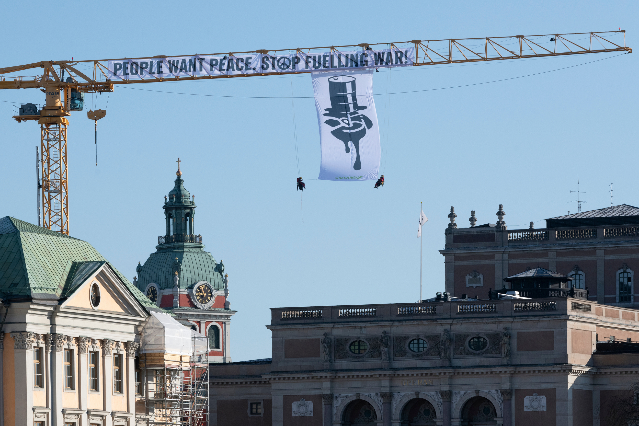 Greenpeace protesterar mot den svenska importen av rysk olja