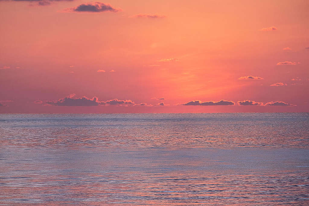 Sunset over the Indian Ocean. © Tommy Trenchard / Greenpeace Sunset over the Indian Ocean. © Tommy Trenchard / Greenpeace