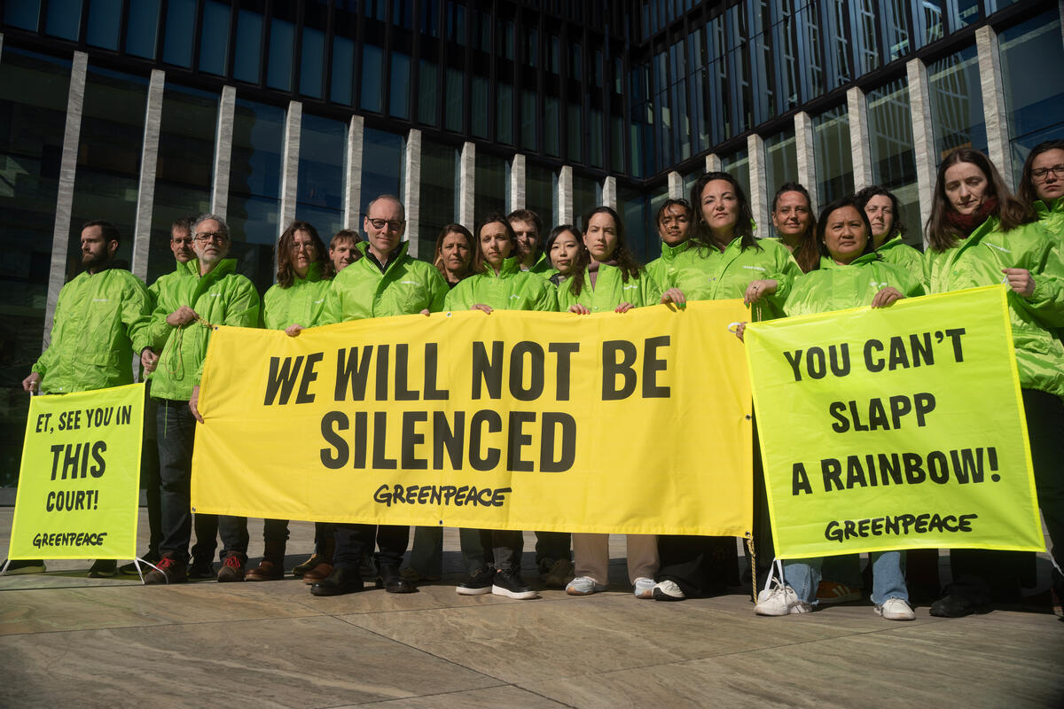 Activists Stand in Solidarity at Courthouse in Amsterdam. © Gosse Bouma / Greenpeace
