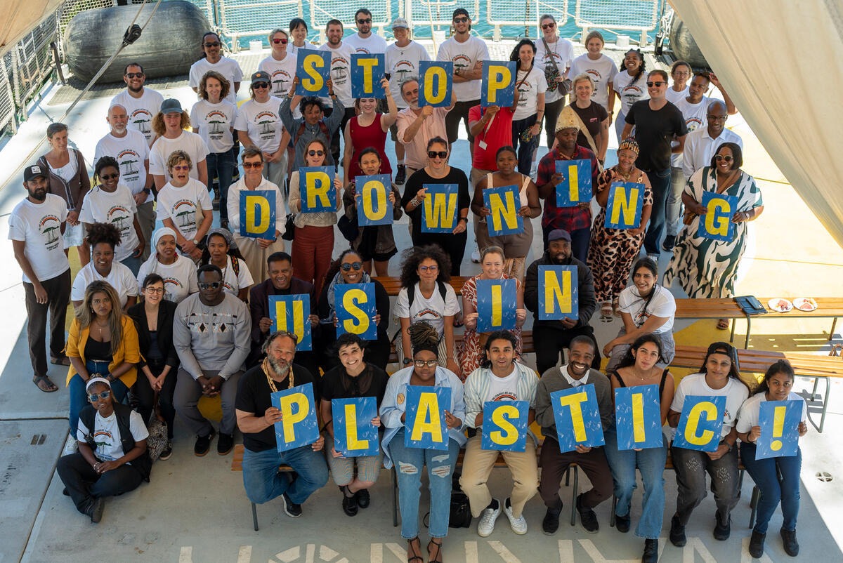 Uppvärmning av mat i plastbehållare: Vad vetenskapen säger om mikroplast och kemikalier i mat