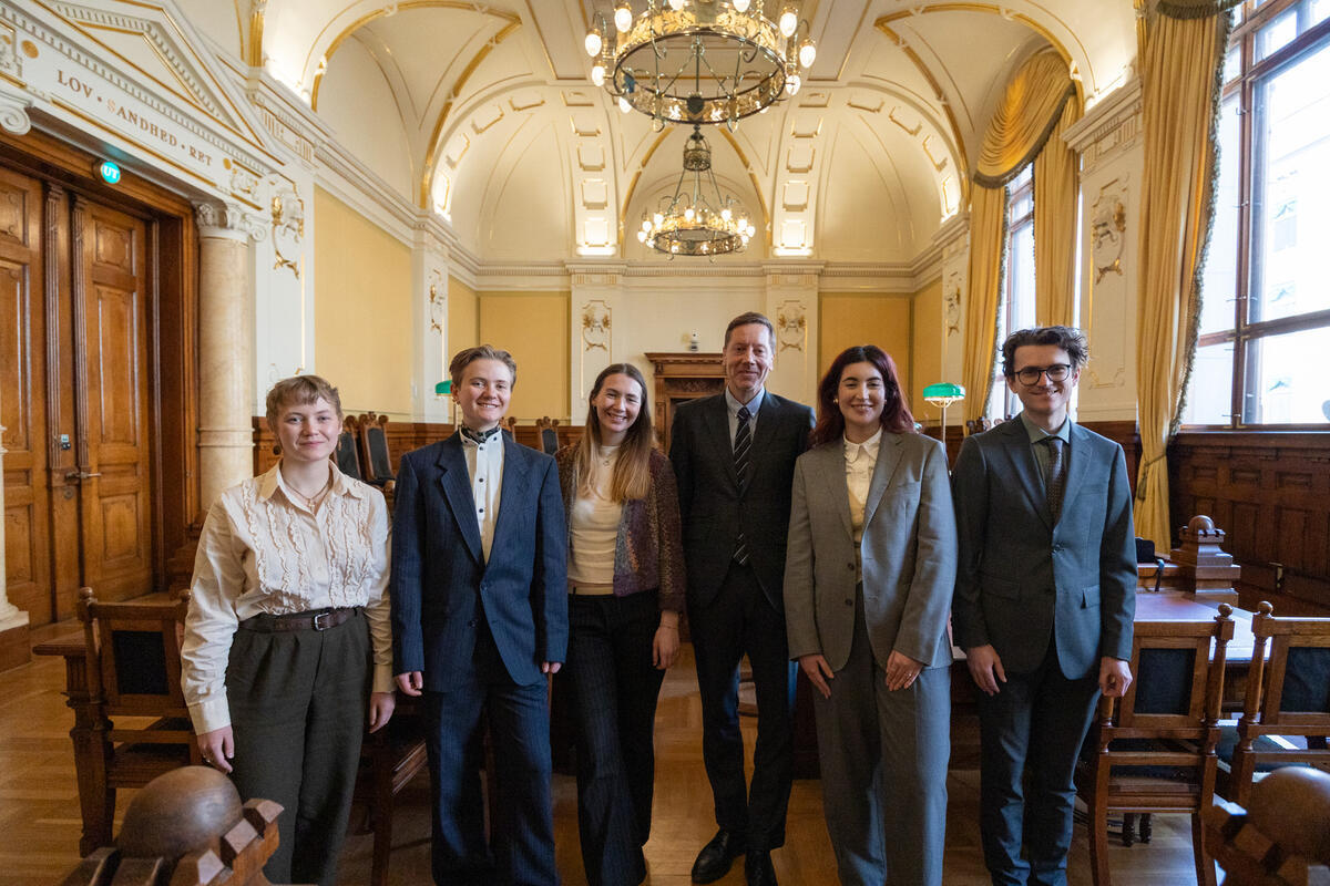 Greenpeace Norway and Natur og Ungdom at Supreme Court in Oslo. © Ludvik Baksaas / Greenpeace