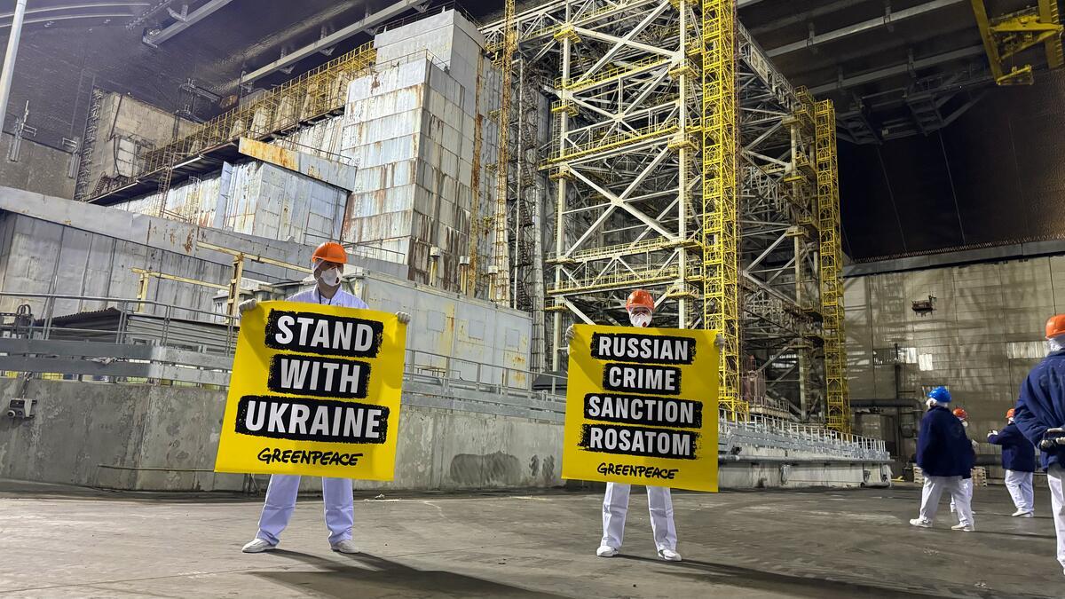Protest at Chornobyl Nuclear Power Plant, Ukraine. © Pavlo Siromenko / Greenpeace