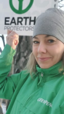 Klimatengagemanget kostade henne jobbet: Nu ställer Marie staten inför rätta!