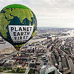 "Planet Earth First" Hot Air Balloon Drifts over Hamburg. © Greenpeace