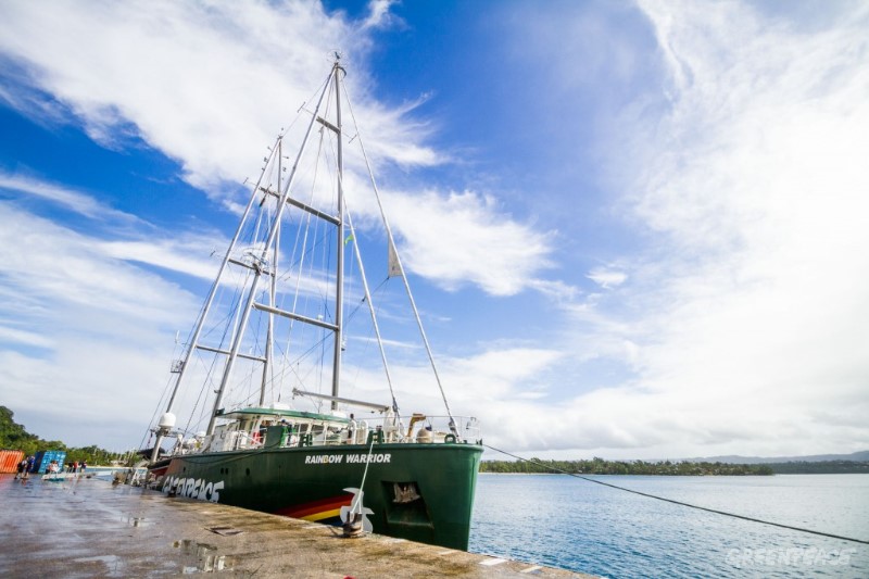 「彩虹勇士號」抵達萬那杜的維拉港 