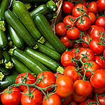 Ecological Produce at Farmers Market in Paris. © Peter Caton / Greenpeace