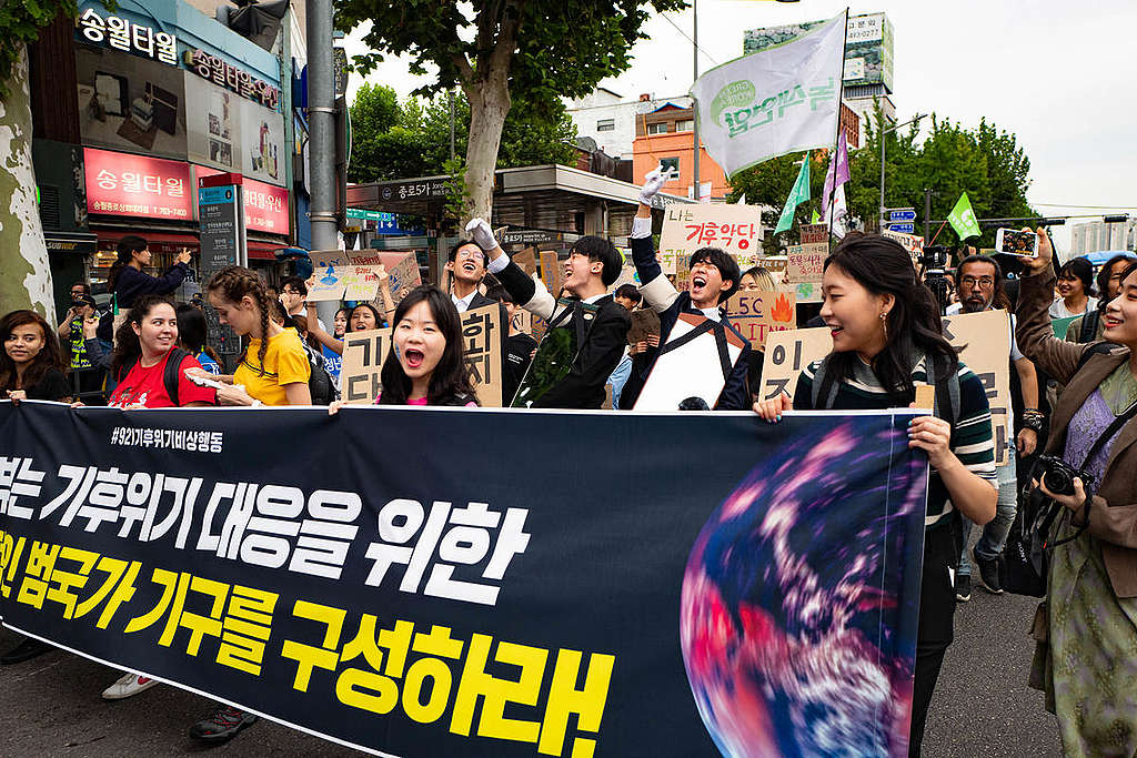 9月21日南韓首爾超過4000人加入氣候行動，要求政府擬定零碳排政策。