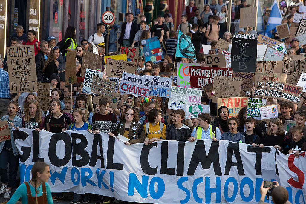 9月20日蘇格蘭愛丁堡青年上街頭，響應氣候罷課行動。