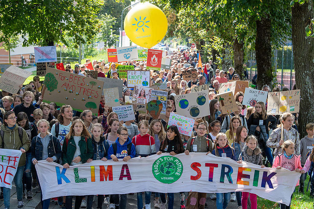 9月20日德國南邊的魏爾海姆鎮（Weilheim）舉行青年發起的氣候罷課行動，這是全德國響應罷課的86城鎮之一。
