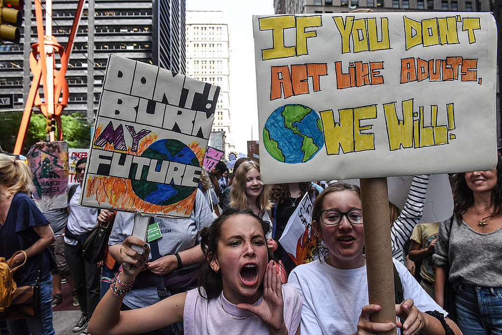 9月20日美國紐約青年罷工罷課，上街頭響應氣候行動。