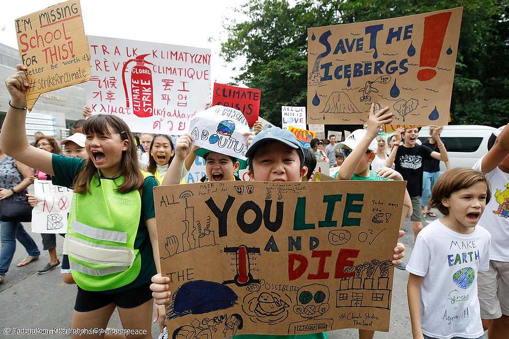 9月20日泰國曼谷青年上街頭響應氣候罷課。