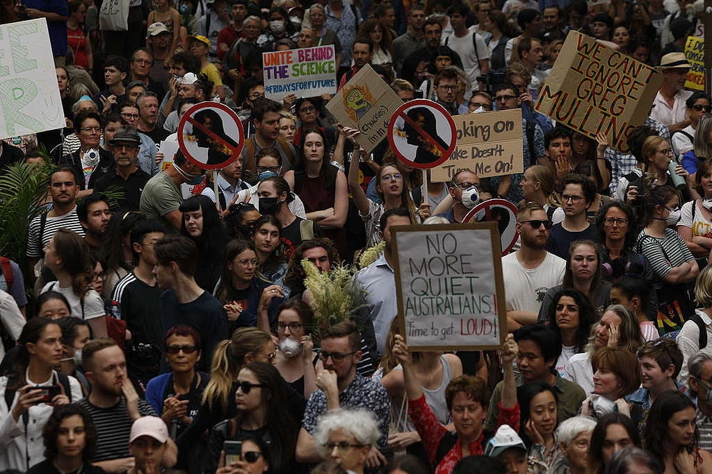 2019年12月，澳洲總理無視失控大火，綠色和平與當地民眾於雪梨倡議要求政府正視氣候危機。