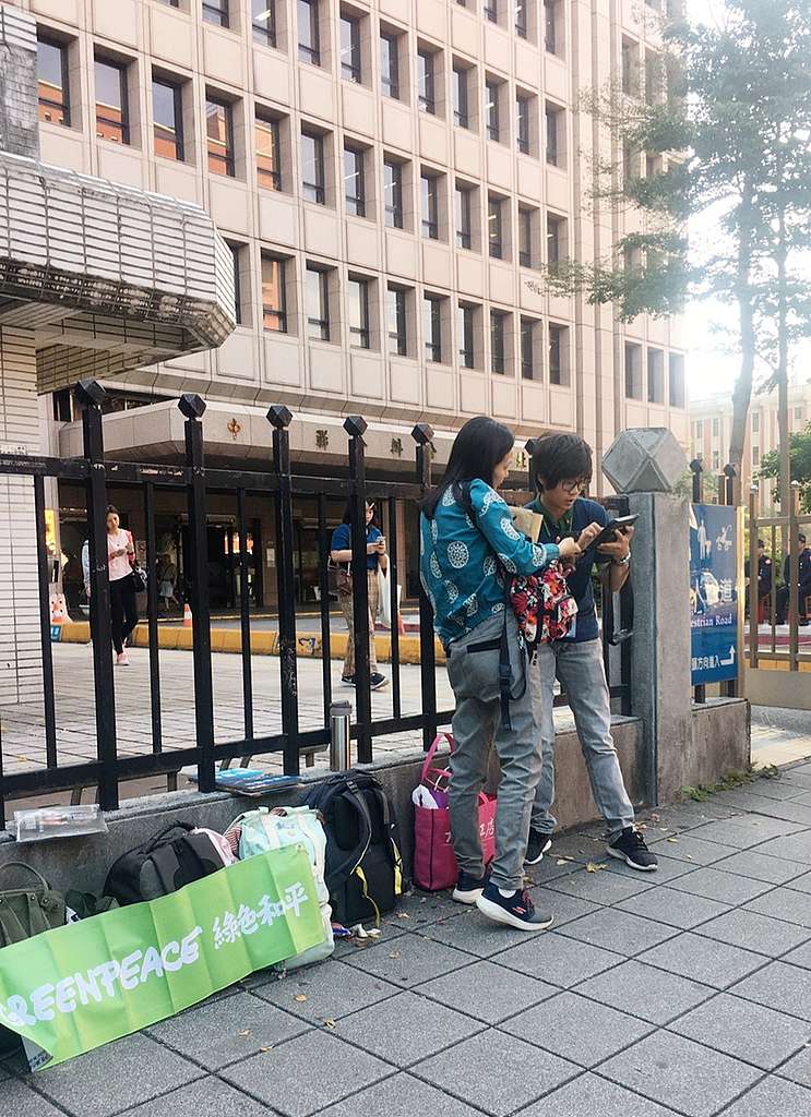 阿霞在投入綠色和平這一年來,感受到人在消費之餘也要懂得回饋,而為環境的關心和付出就是回饋的方式。