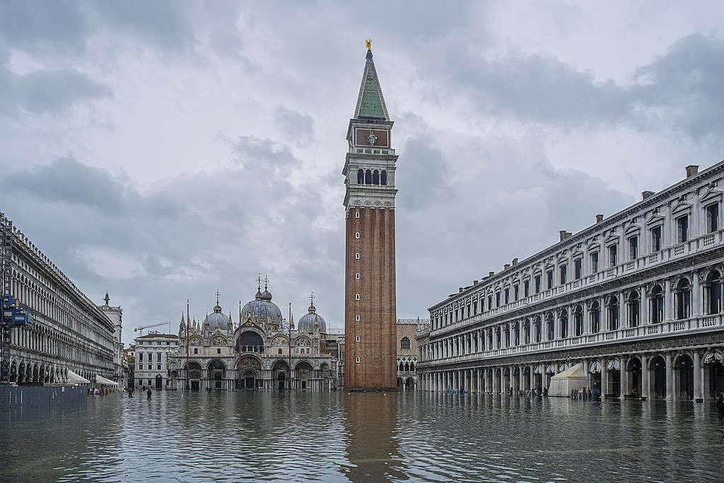 海平面上升以達到187公分，造成威尼斯浸泡在水裡，不僅對觀光造成打擊，歷史文化遺產更是陷入風險。