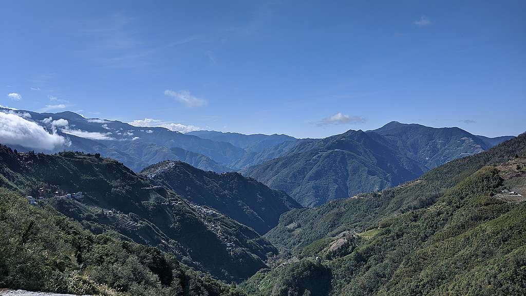 臺灣的山脈美麗壯闊，張珮甄希望能夠照顧腳下的土地。