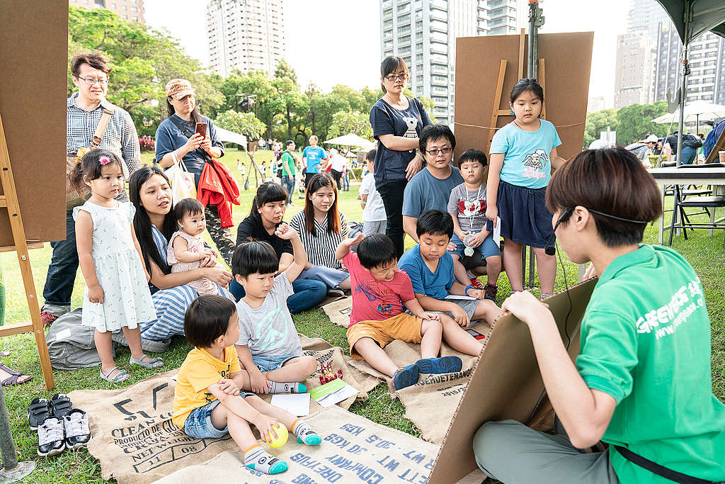 2019年綠色和平於臺中舉辦Green Day綠 ‧ 日子活動，以無塑野餐、環保手作、綠生活故事屋、裸裝商店陳列、太陽能音樂會等方式，與2千多位民眾共度美好下午。