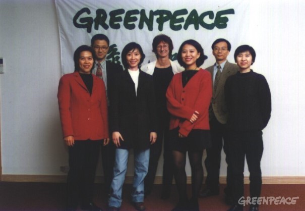 1997年,綠色和平香港辦公室的七人團隊。