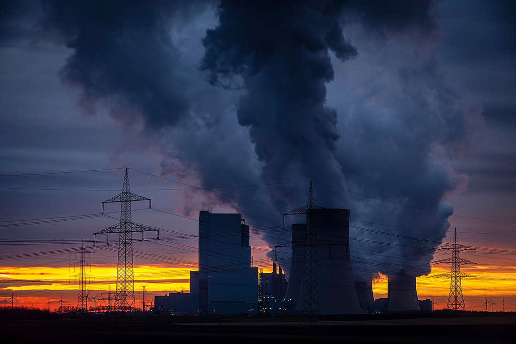 燃燒化石燃料，不僅在空氣中排放污染物質，更釋放大量二氧化碳。