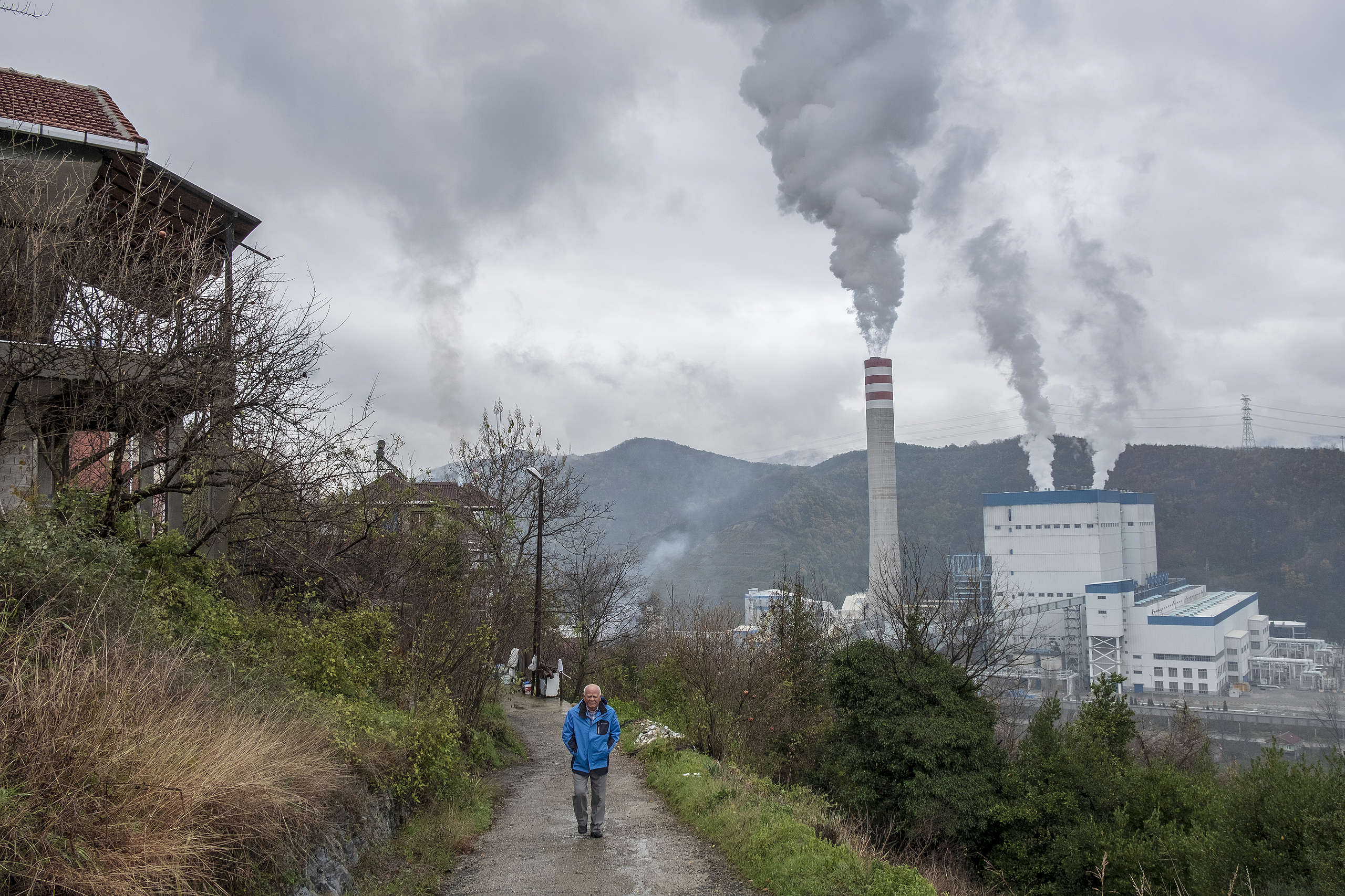 土耳其其中一間老舊燃煤電廠Zonguldak Çatalağzı,廢氣對居住在附近的人民健康造成威脅。