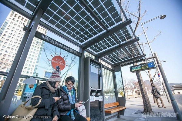 首爾市公車亭鋪設太陽能板
