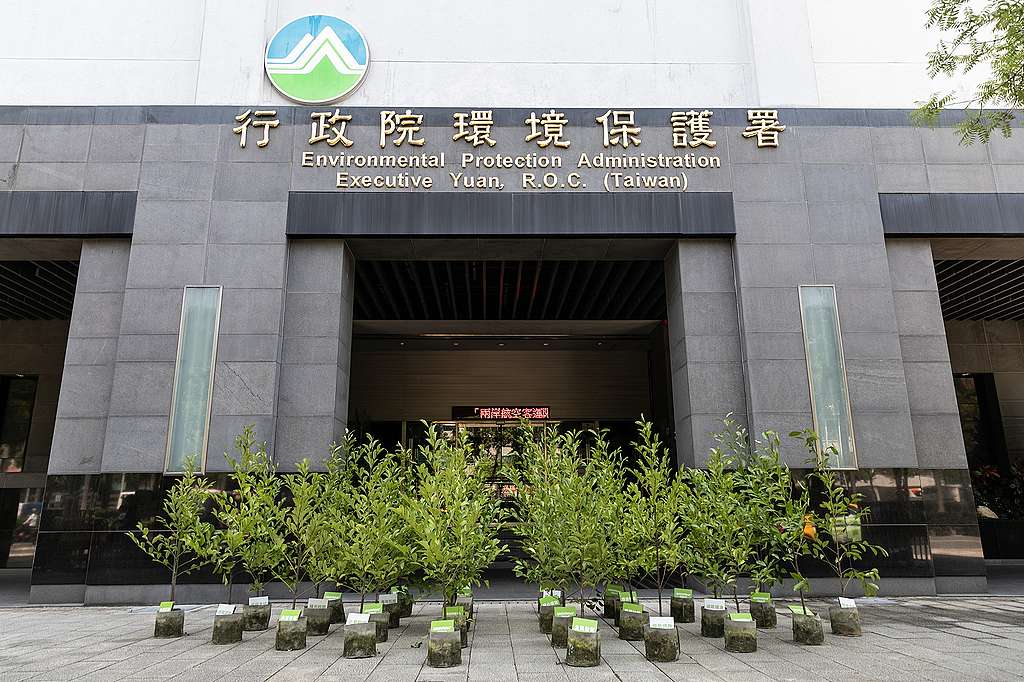 4月30日的行動之後,當天就收到環保署的回覆,表示願意與綠色和平進行討論。