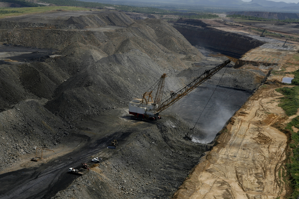 澳洲煤礦場，過分依賴化石燃煤不僅加劇氣候變遷，更破壞生態環境。