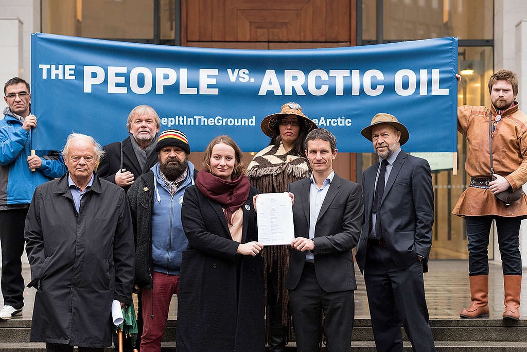 挪威政府為石油公司發出北極地區擴大石油鑽探的許可。綠色和平與「自然與青年」組織聯合控告挪威政府，反對破壞環境。