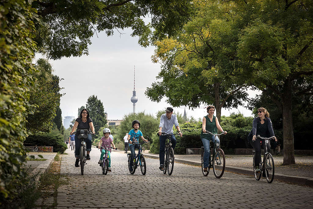 在柏林這個大城市中，規劃了許多友善腳踏車的道路。