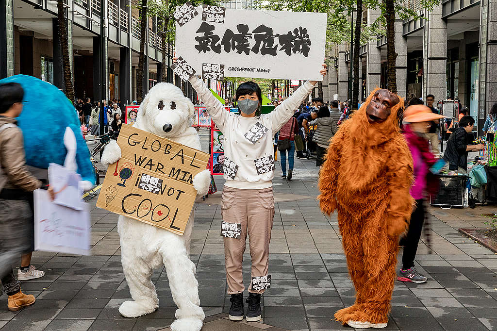 林曄蕓參與2019年12月24日的青年氣候行動，呼籲來往的民眾重視氣候危機。