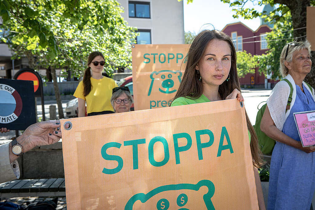 瑞典：綠色和平聯合當地年輕氣候行動者與環保組織，於Lysekil小鎮發起遊行，向瑞典最大的燃料公司Preem施壓，反對其煉油廠擴展計劃，同時要求政商界加快能源轉型腳步。