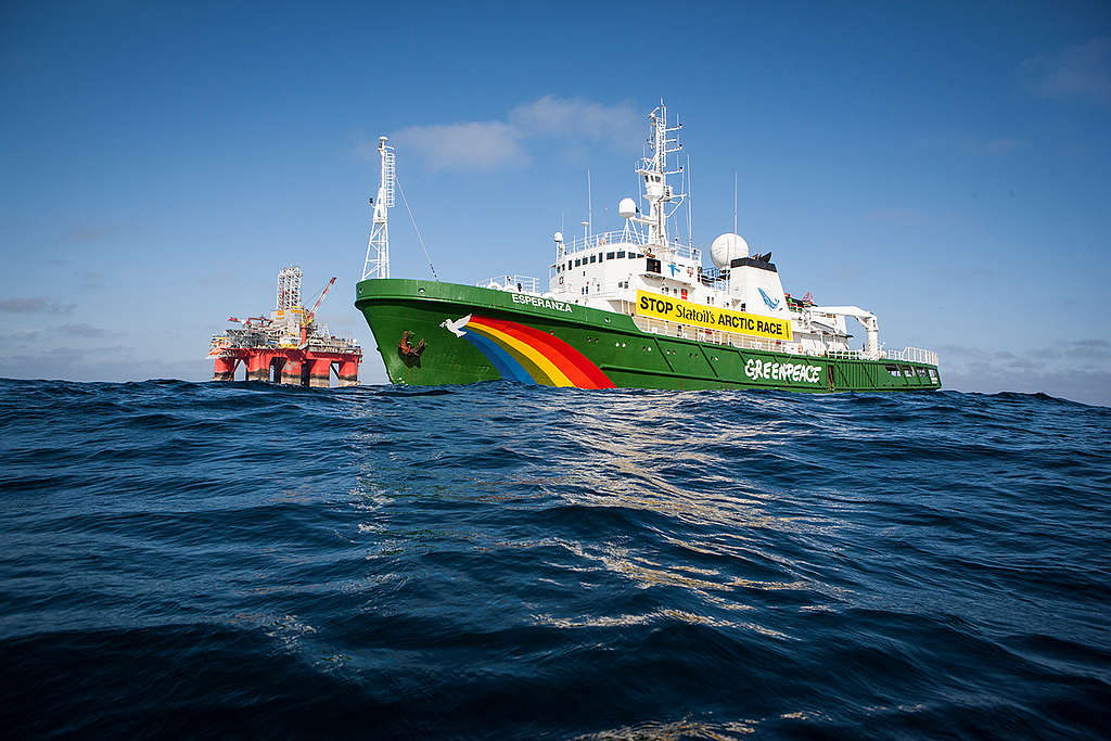綠色和平船艦「希望號」於2014年,駛向挪威國營石油公司Statoil(現稱Equinor)的鑽油臺,倡議要求停止北極的鑽油計畫。