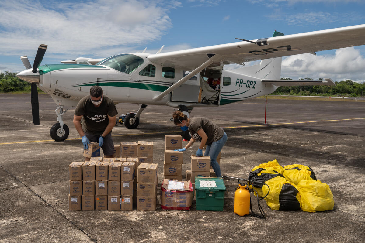 2020年6月12日，綠色和平與在地團體組織的「緊急之翼」計畫，將防疫需要的醫療用品等物資運到亞馬遜偏遠地區的原住民社區。