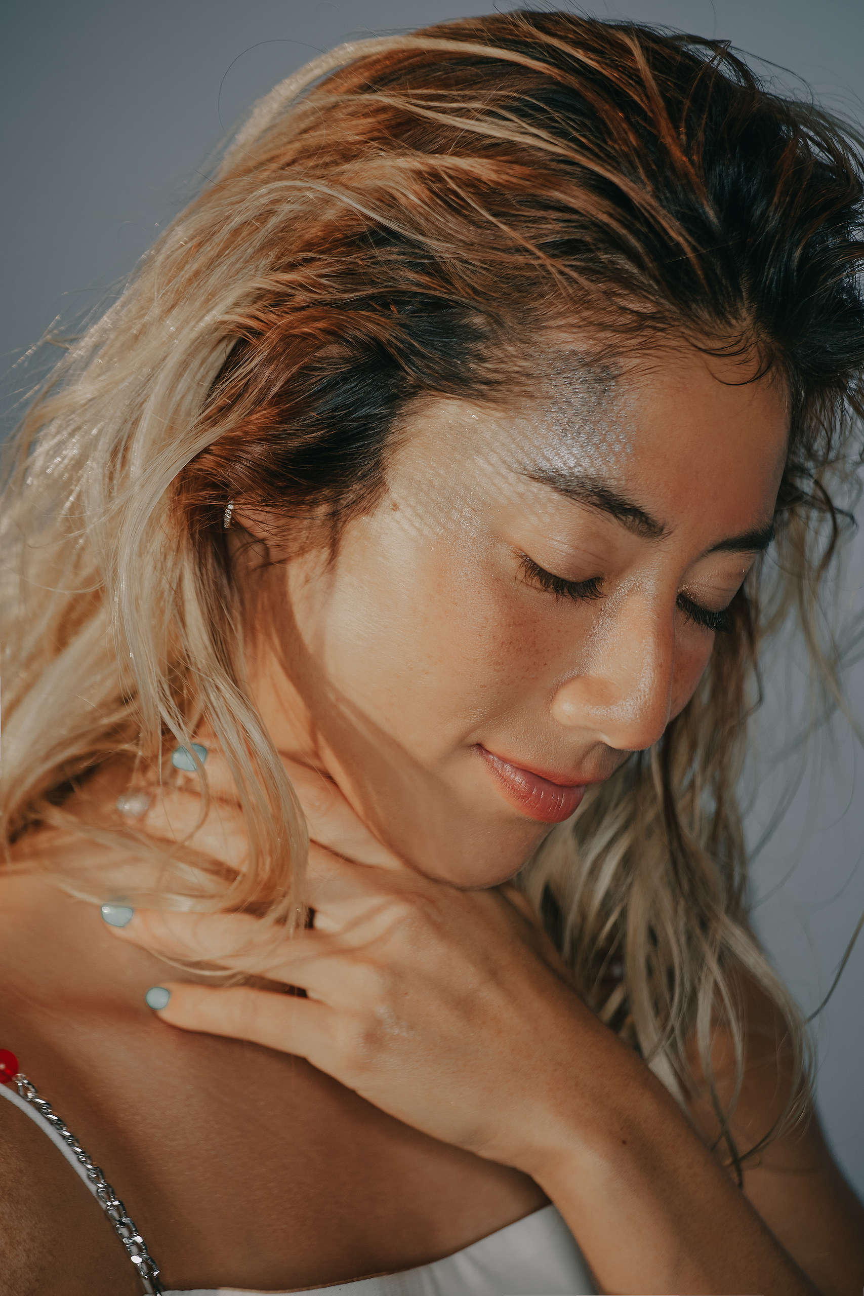 瑞瑪・席丹從小喜愛大海,因此非常關注海洋保育,此次拍攝特別以特殊妝容展現海洋「過度捕撈」的問題。© Greenpeace / Henry Wang