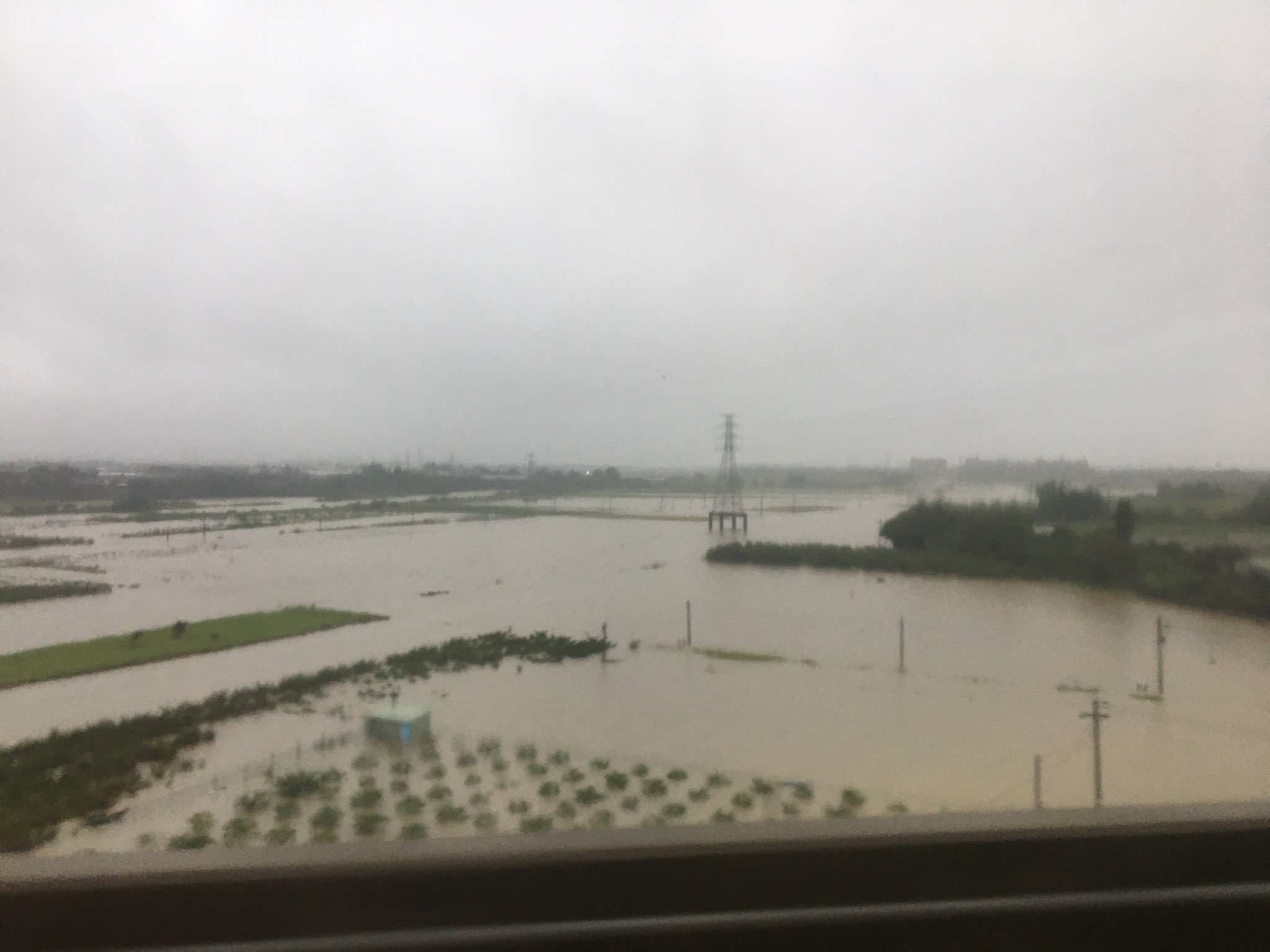 氣候變遷影響臺灣降雨型態，使臺灣面臨越來越多強降雨，造成淹水問題，甚至影響糧食與菜價。