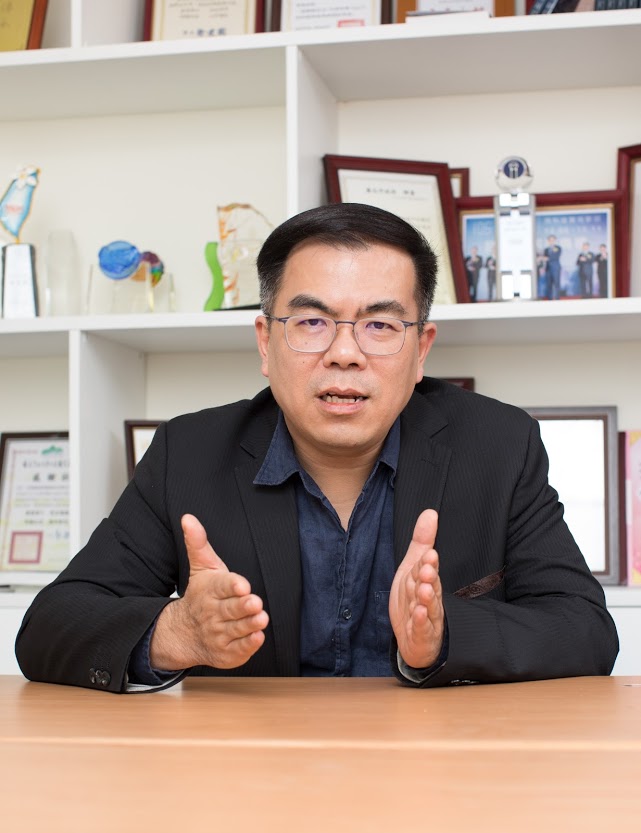 台灣氣候聯盟秘書長彭啟明表示,臺灣產業界認為企業和政府因應國際碳中和目標刻不容緩,並針對企業群起響應 RE10x10 表達讚許。© Chi-Ming Peng