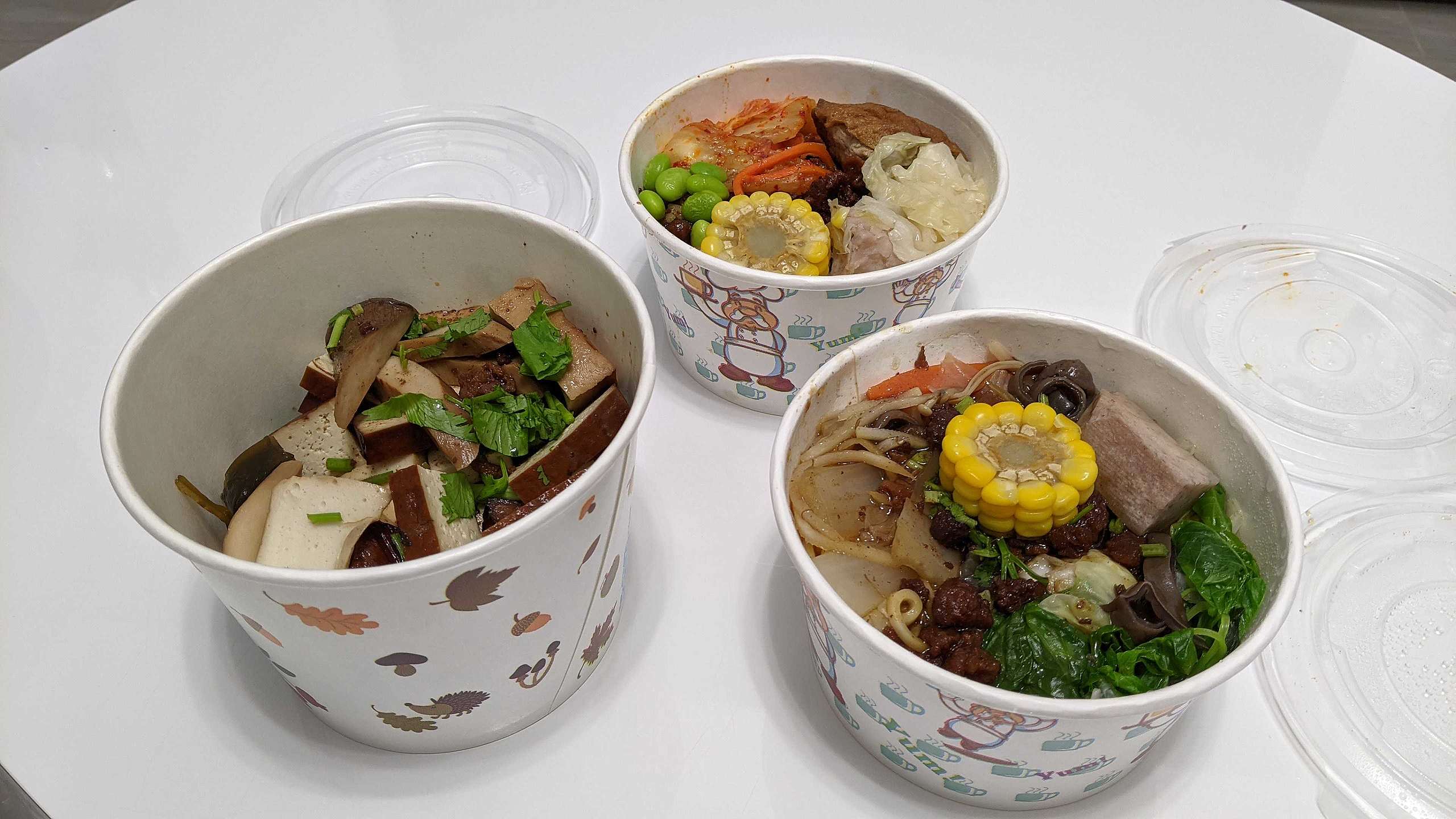 疫情期間,大部分外帶餐點僅提供免洗餐具和一次性容器,但其實市面上已有更環保又便利的方案,只要著重清洗和衛生,環保餐具是更好的選擇。