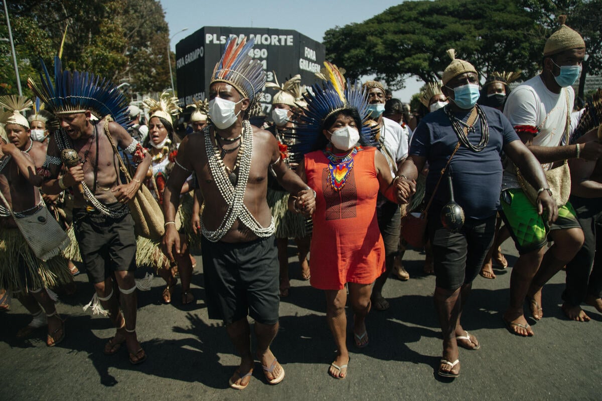 2021年8月27日，176個亞馬遜部落發起過去30年來最大型的動員行動，匯集6,000名部落領導人來到巴西聯邦首都，為因新冠肺炎逝世的族人和遭受破壞的亞馬遜森林舉行葬禮儀式。