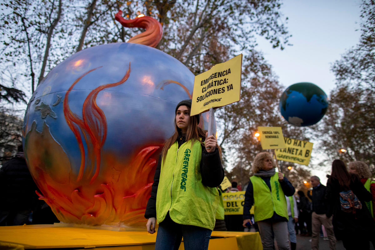 COP25於西班牙馬德里舉行，當地曾在會議期間，於2019年12月6日發起氣候遊行，綠色和平當然也現身參與，要求各政府正視氣候危機。