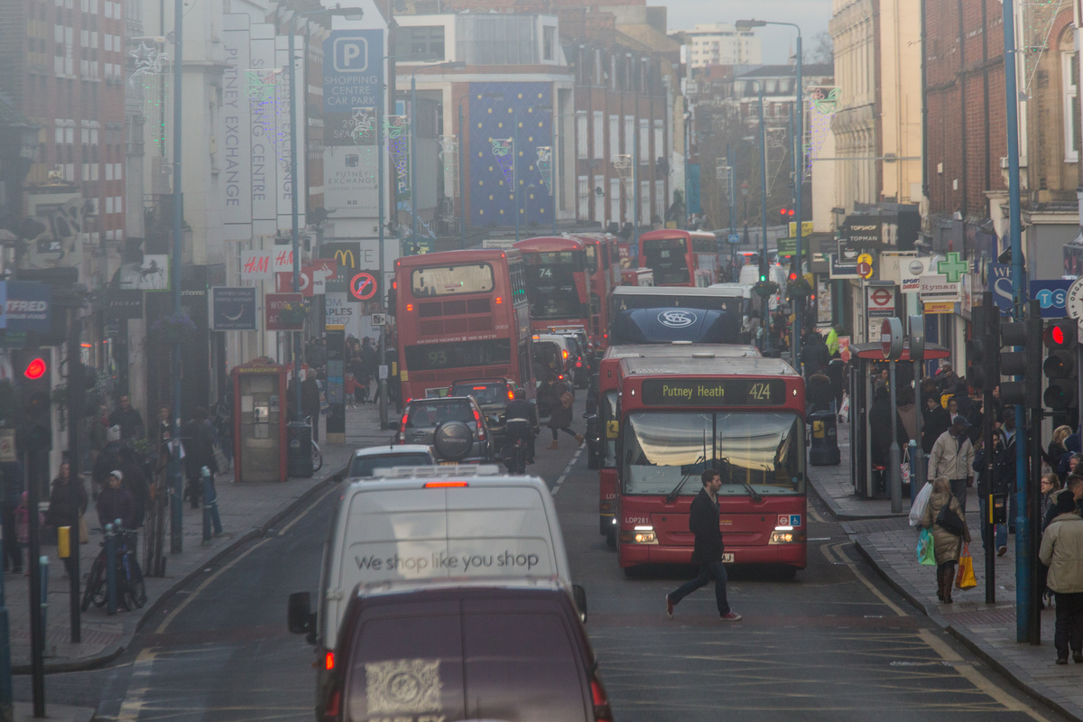 在英國，交通運輸是最主要的二氧化碳排放來源，更是造成第一大城倫敦嚴重空污的主因。