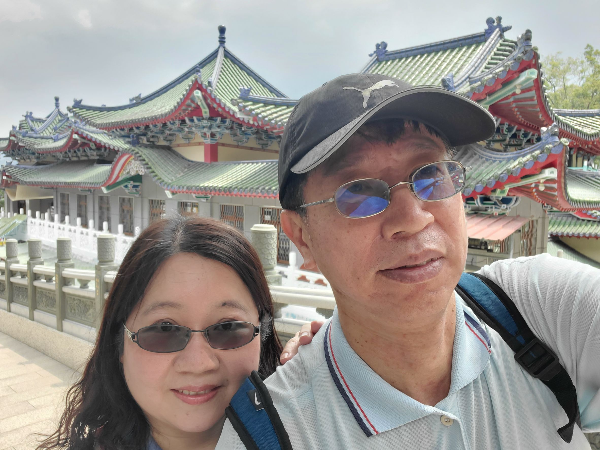 綠色和平會員蔡文儀(右)與太太,支持彼此回饋社會,定期捐款給認同的組織。