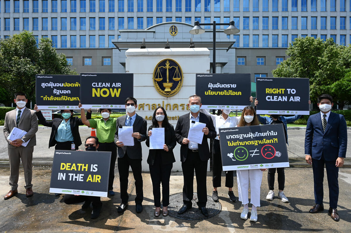 2022年3月，綠色和平泰國辦公室及多個當地民間環保組織代表公民，向泰國國家環境委員會、環境部和工業部等三個公共部門提起訴訟，控訴政府怠忽職守，忽視了保護泰國公民獲得乾淨空氣的基本權利。