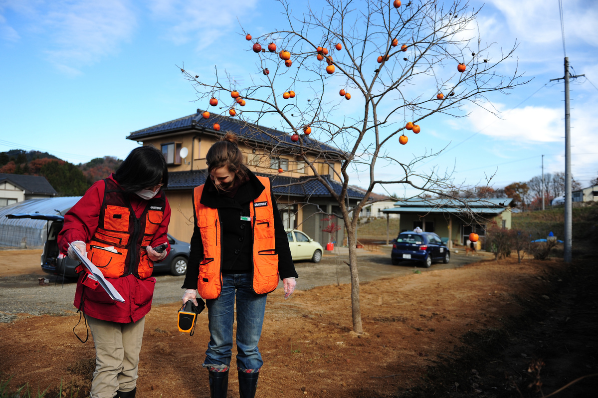 2011年12月,綠色和平前往距離福島第一核電廠約60公里的大波市(Onami),檢測當地核輻射量。