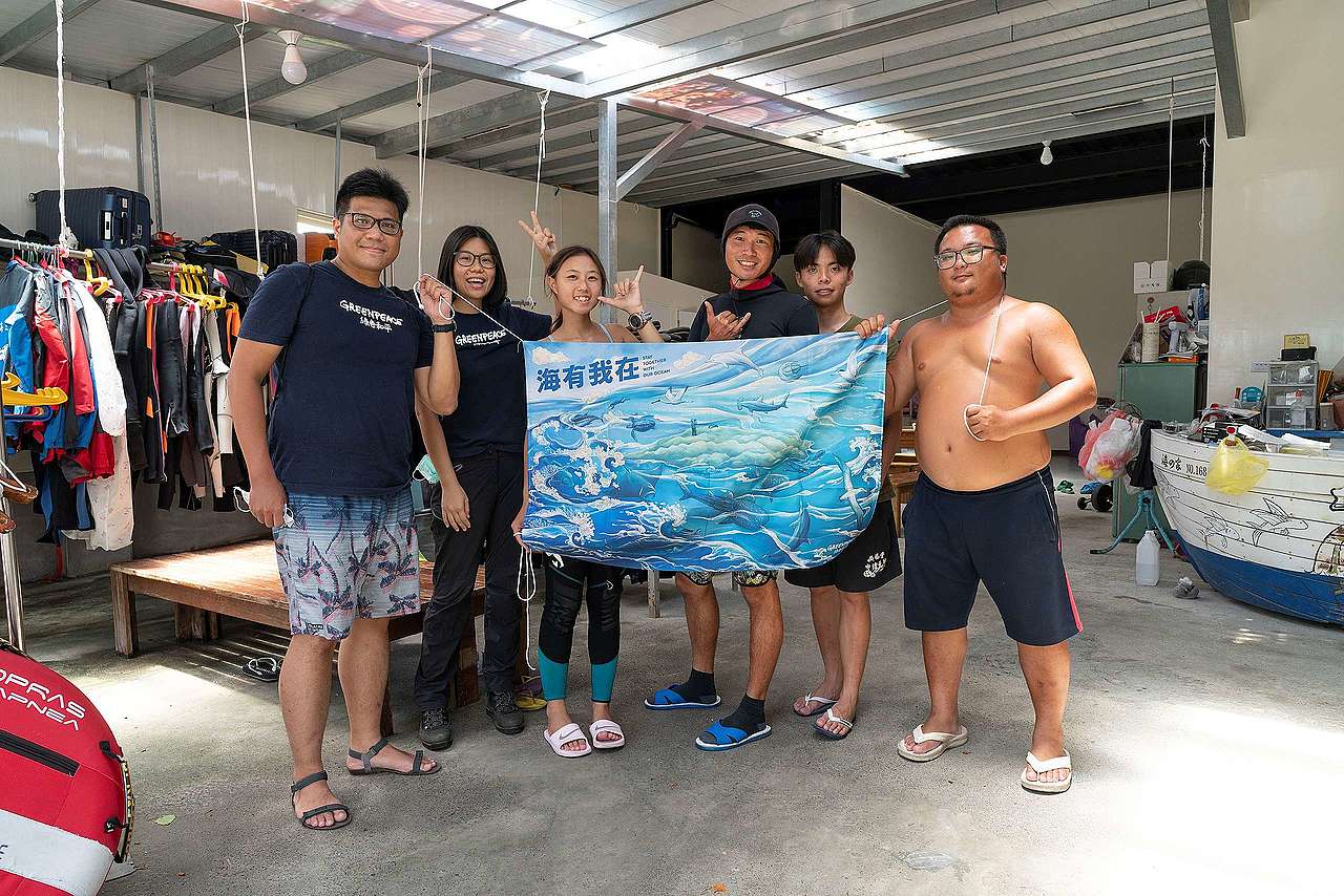 綠色和平海洋專案主任鍾孟勳招募「海洋友善店家」，推動《海洋保育法》