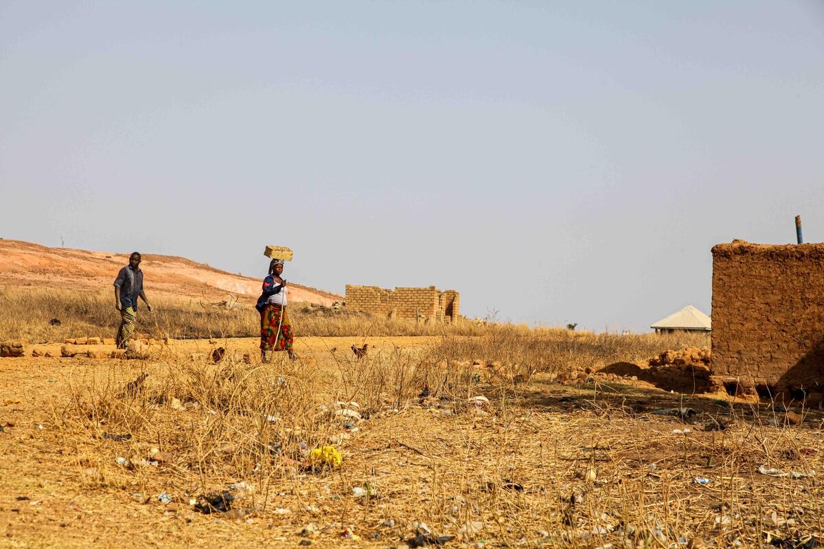 非洲奈及利亞因長期乾旱引發作物歉收、牲畜死亡，土壤也因缺乏水分導致沙漠化。