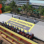 2022年3月，泰國東北的沙功那空職業技術學校（Sakon Nakhon Technical College）完成安裝屋頂型太陽能光電系統，師生於屋頂合影，共同推動泰國發展再生能源。