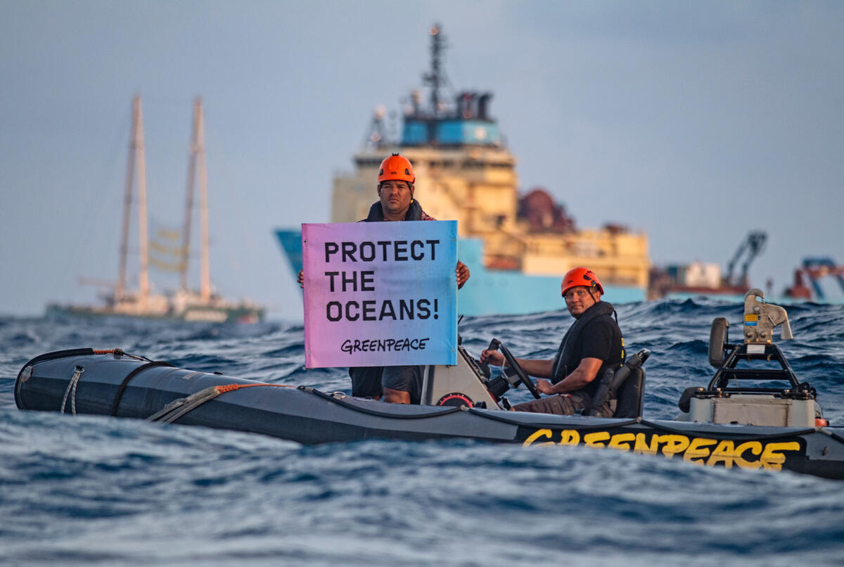 2021年4月，來自斐濟的綠色和平行動者Victor Pickering，向正在太平洋進行深海採礦相關作業的船艦倡議「保護我們的海洋！」，該船受雇於採礦公司「DeepGreen」（現名The Metals Company，TMC）。