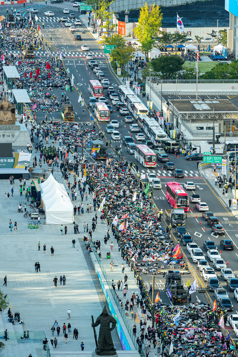 2022年9月24日，超過35,000位民眾及400個公民團體於韓國首爾參與氣候遊行，促請政府加快應對氣候危機，守護環境與下一代未來。