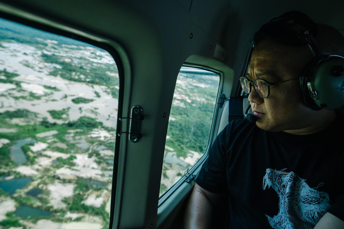 綠色和平東亞分部公共倡議專家張在炫（Daul Jang），實地參與巴西亞馬遜的飛行調查，見證當地原住民土地被非法採礦破壞的現況。